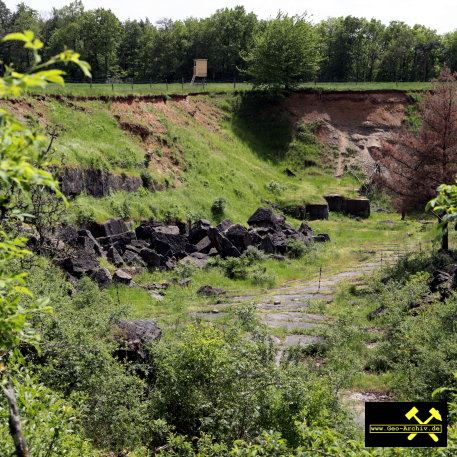 Quaderkalk Stbr. Luetzelbruch bei Lindelbach nahe Wuerzburg, Bayern, (D) - 18. Mai 2023 (1).JPG